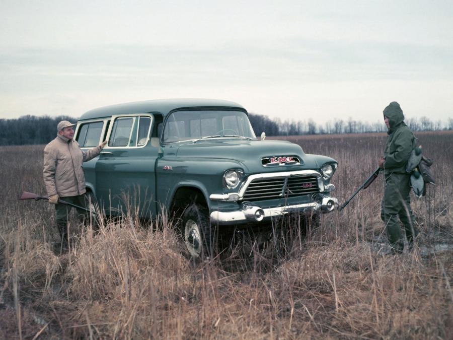  GMC S-100 Suburban 1957 года  (фото 1 из 2)